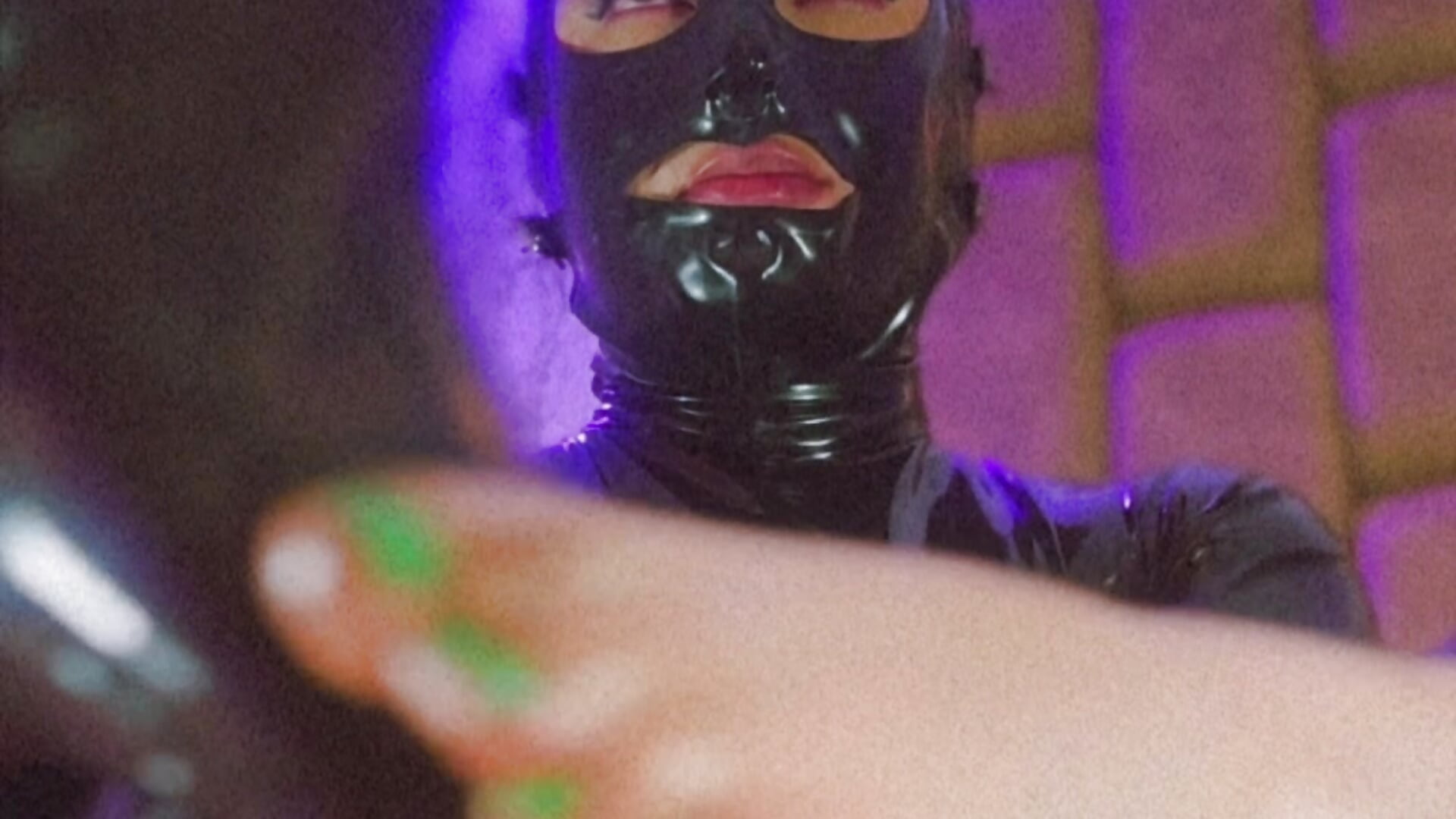 Lick my feet 🦶 - video by Camila_Chainn cam model