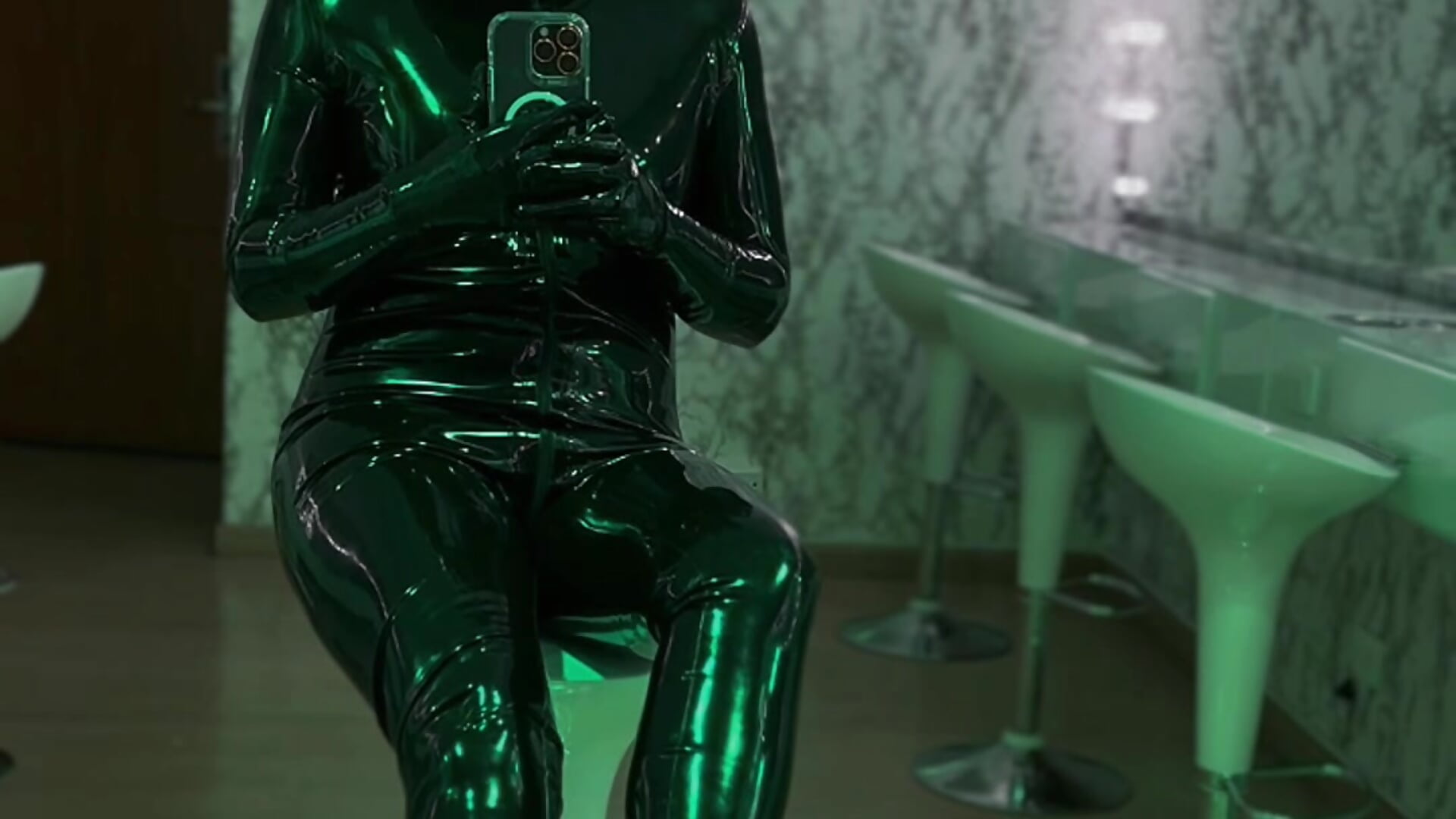 Látex 😈😈😈😈😈😈 - video by Camila_Chainn cam model