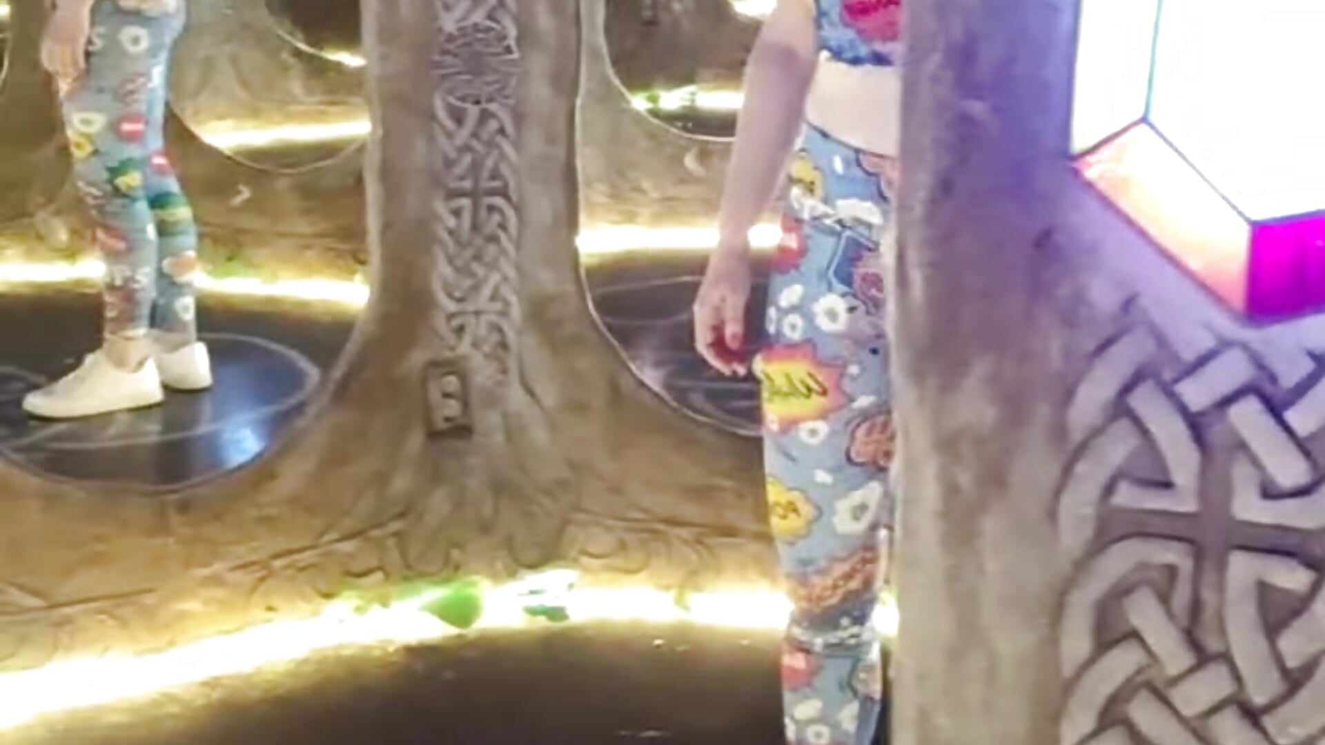 magic🎪 - video by Mery_Poppins cam model