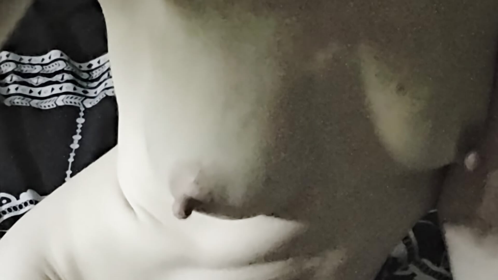 Petite video ou je me mets nue et je montre mon cul – video modela na kameri chachalette444