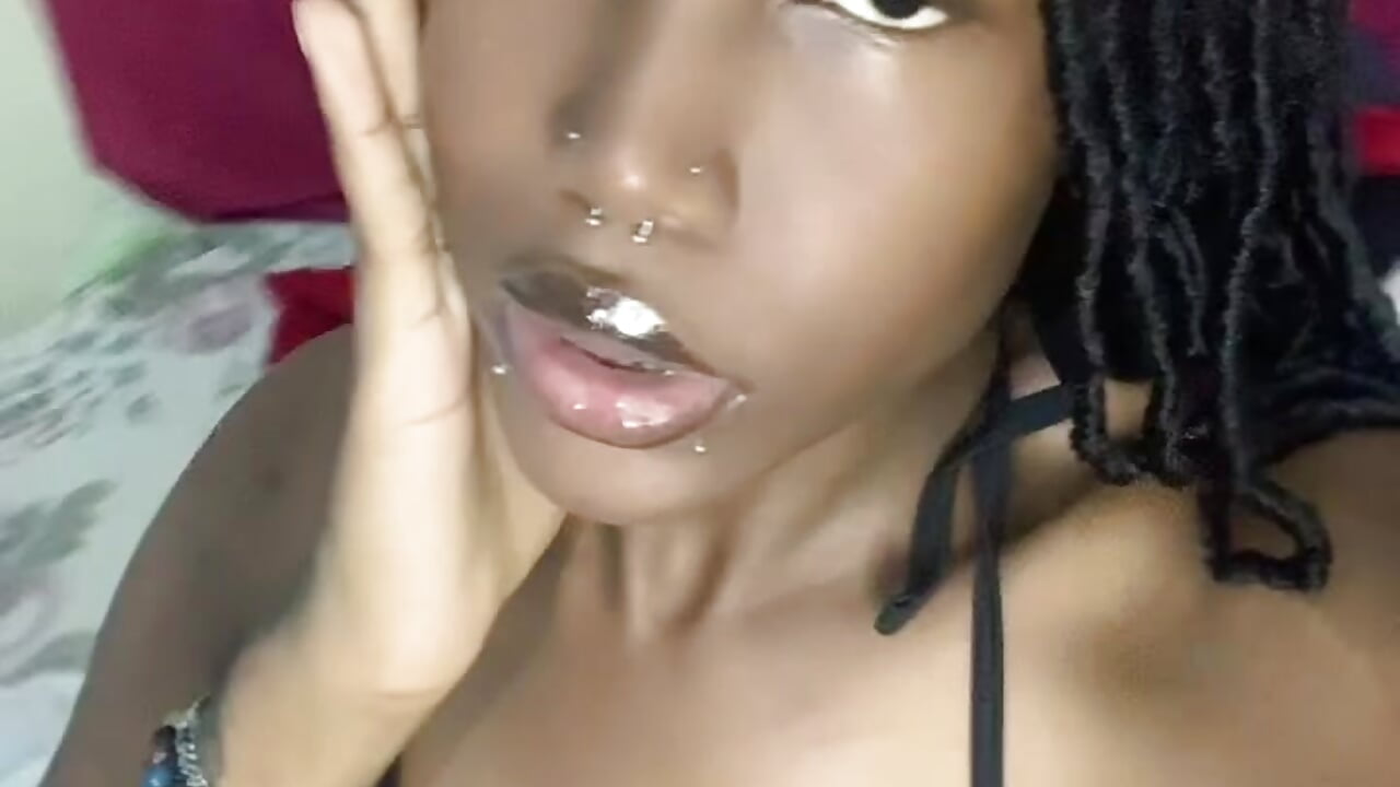 Tease – video modela na kameri Deeitrix2