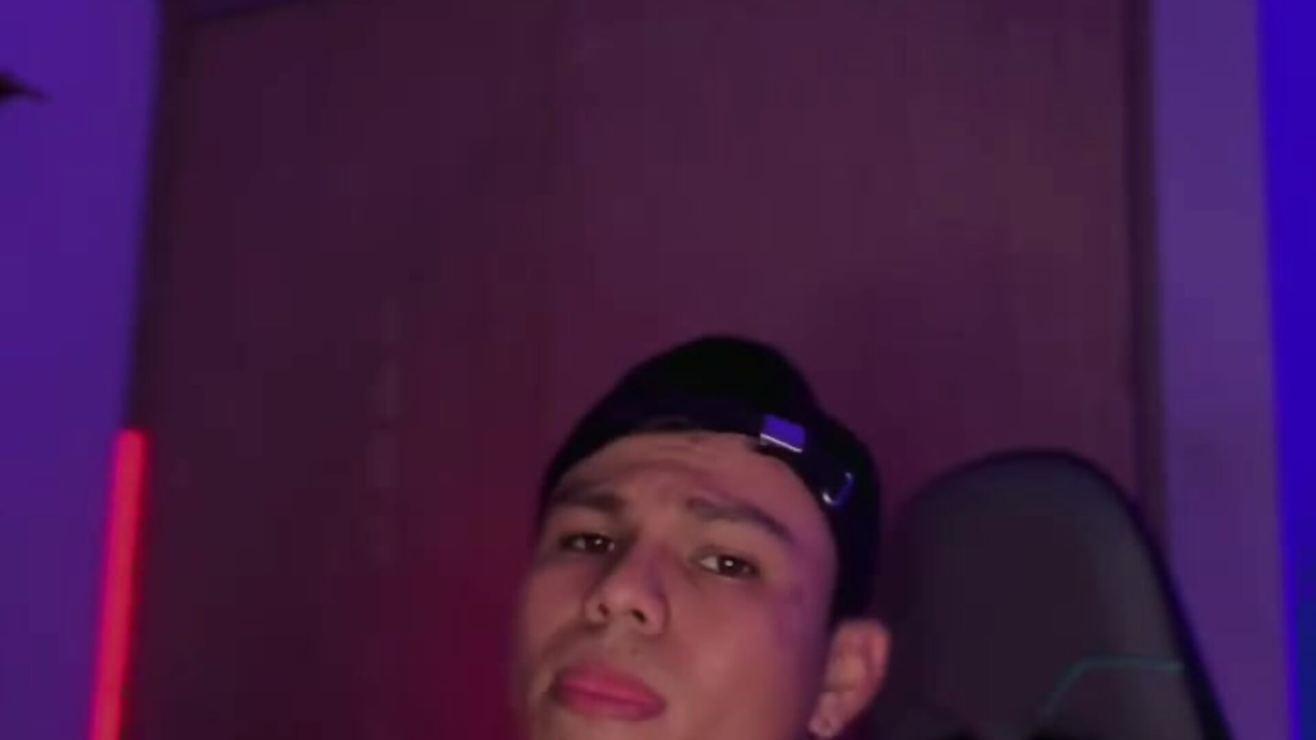 Look at me! 👀 - RoyConstance adlı kamera modelinin videosu