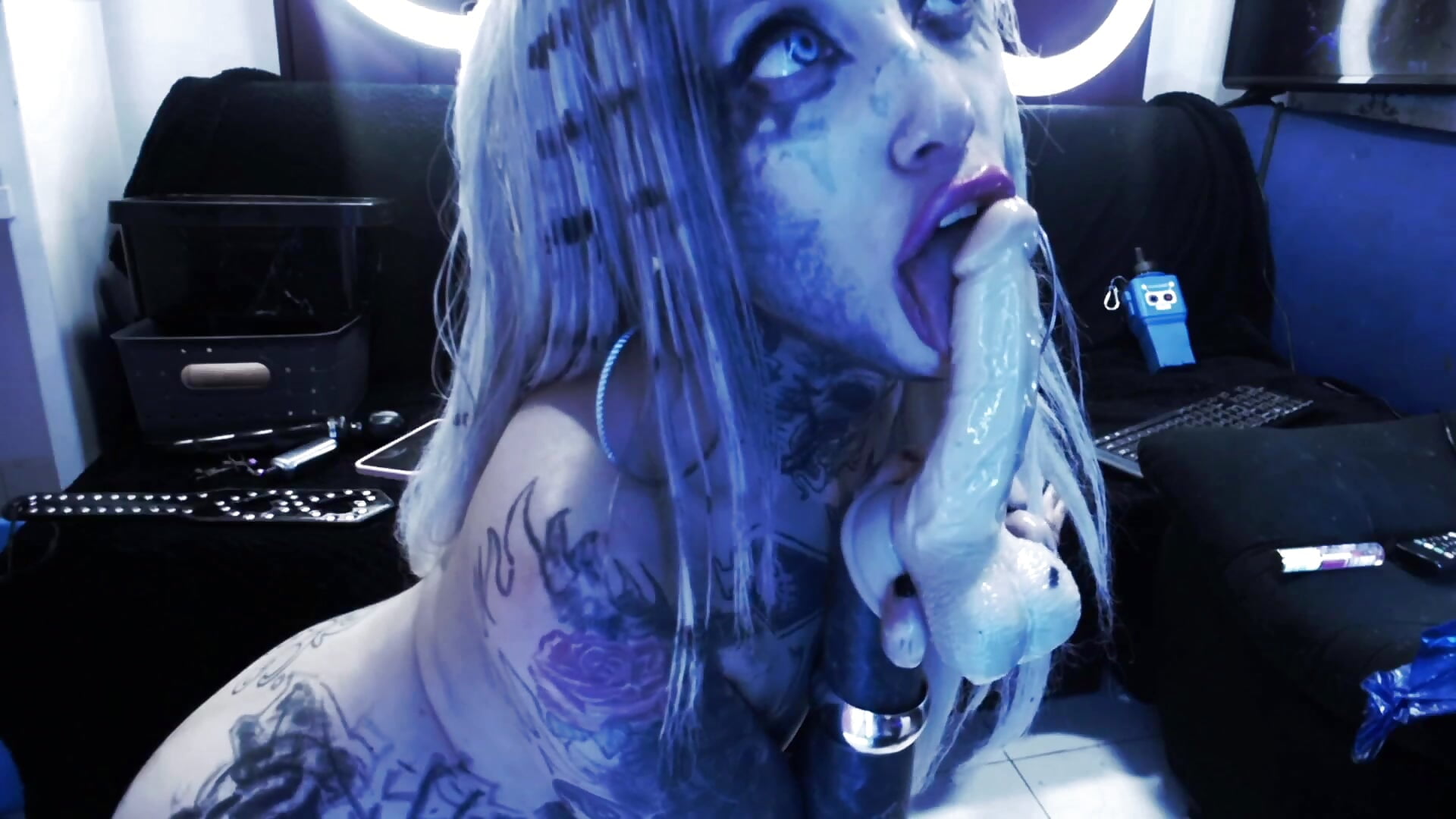 Ass to mouth and anal show - video by TyphoidMary cam model