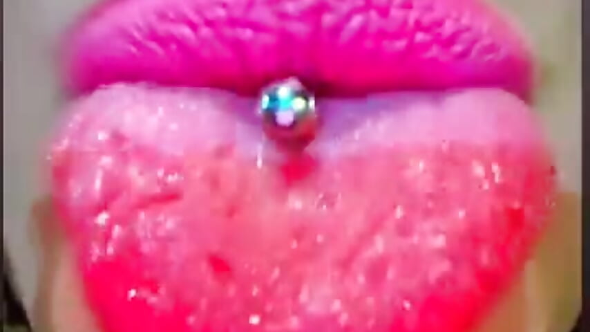 Labios - video by ToxicloveYou15 cam model