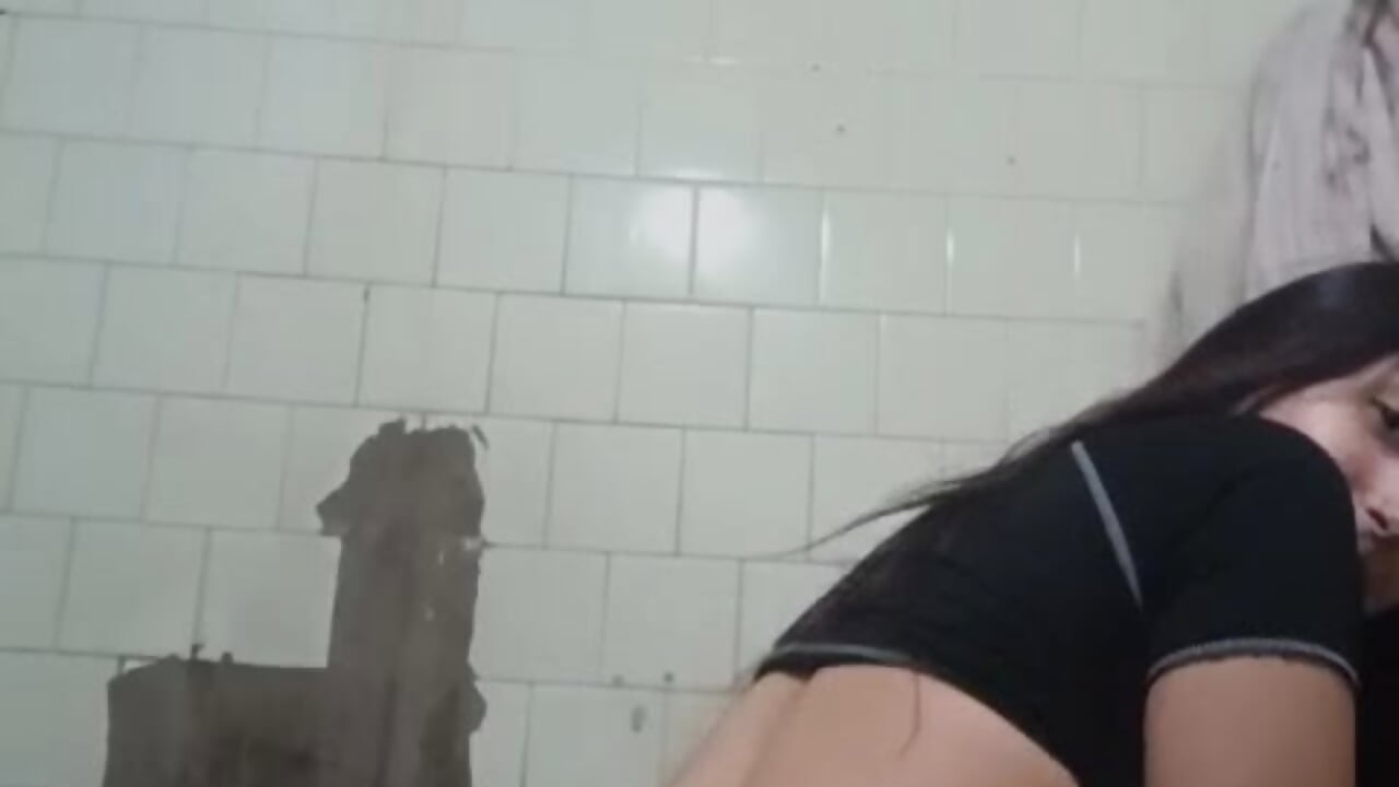 1000064114 - video by Delioficial2 cam model