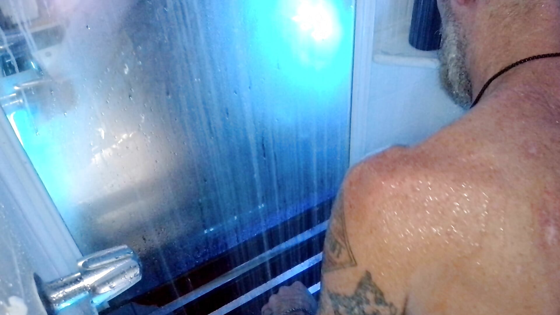 89EFF662-E82D-41BE-B8FE-F2C270330688.mov – video od webkamerové modelky HandyBro