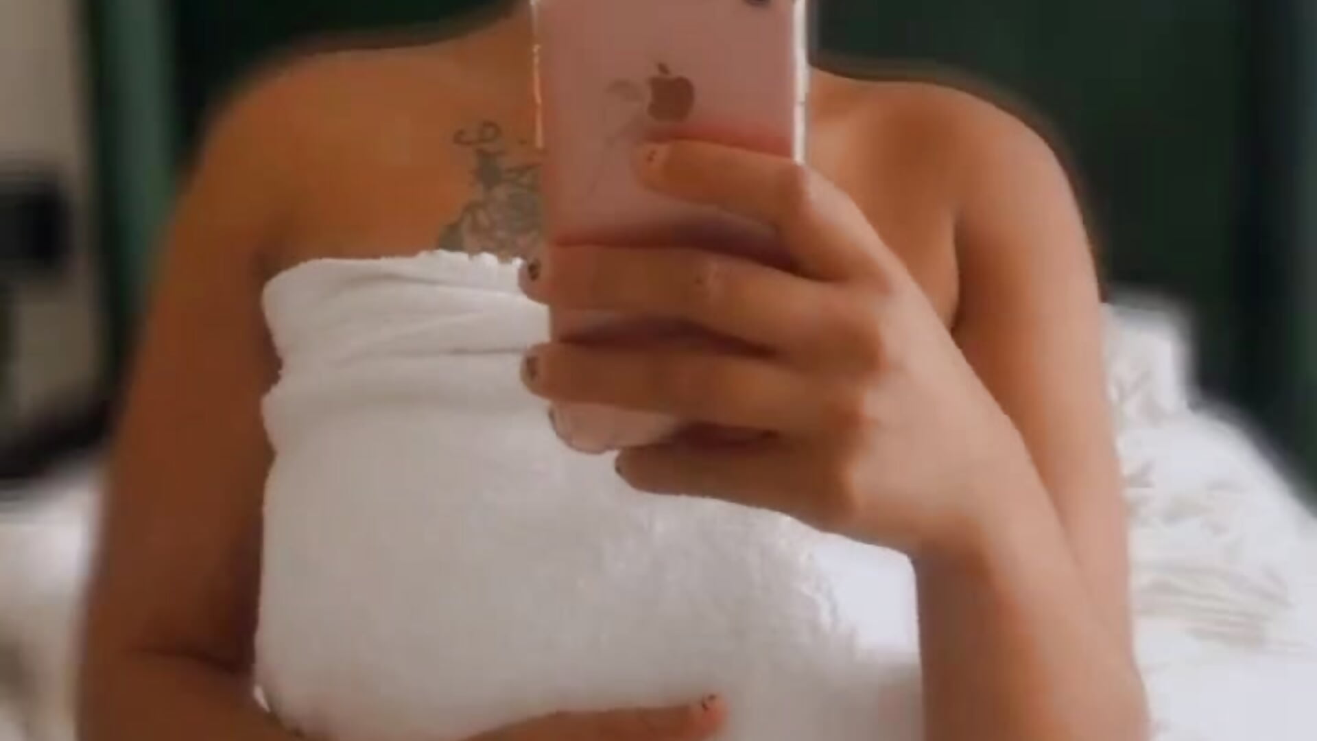 trim,E22EAD57-41A2-4370-AD07-91982084614D - Video von cardibabe Cam-Model