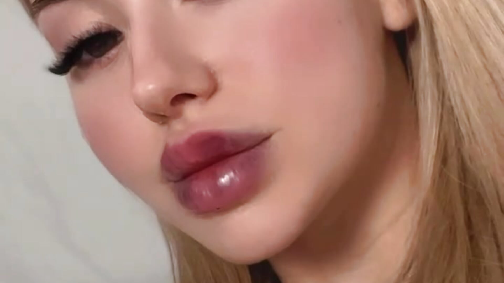 Lips🍓 - Video von BettiVance Cam-Model
