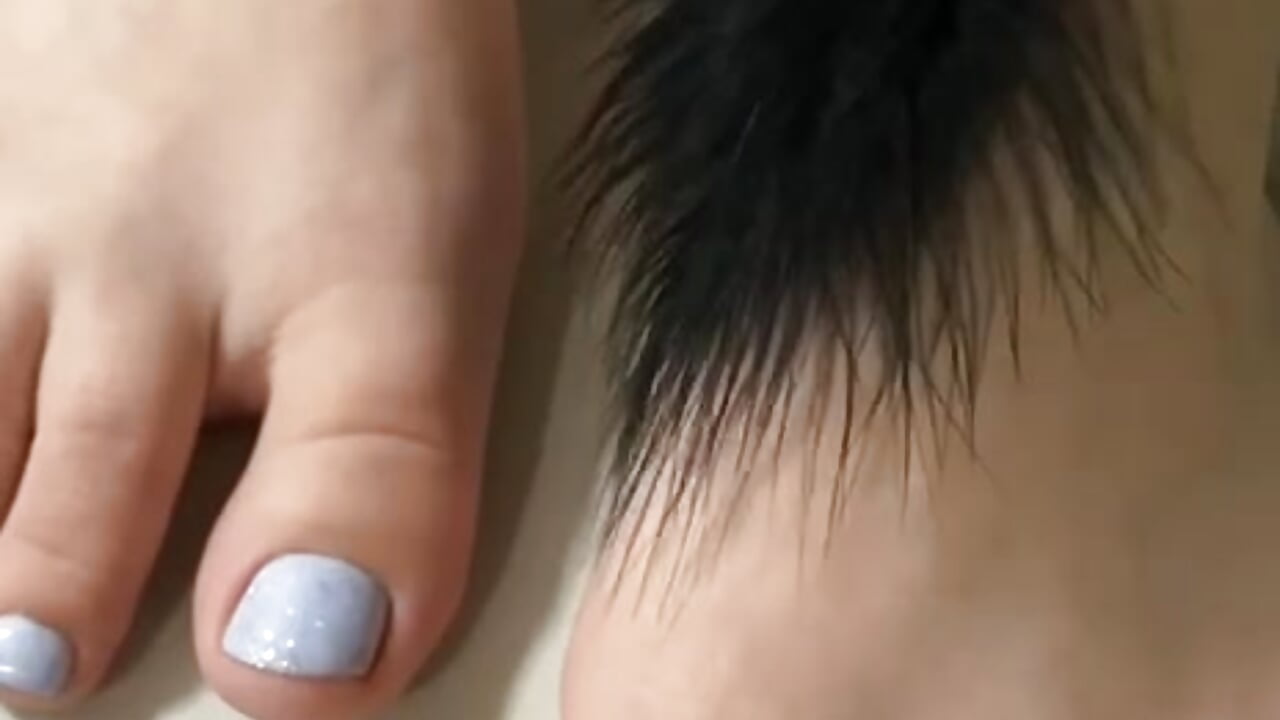 Kiss my sexy feet. - video by Dani_May cam model