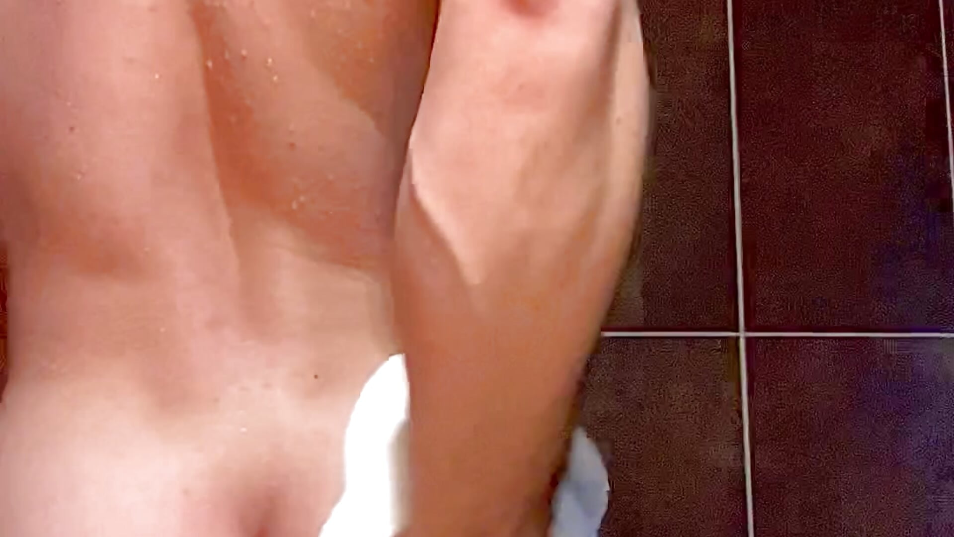 A shower? - vidéo du modèle de showcams ADAM_BOUTON_