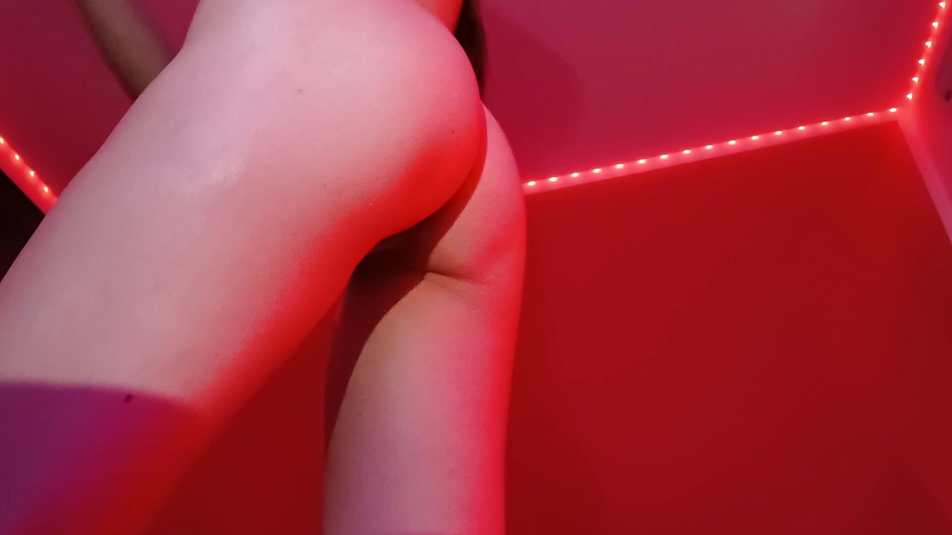 Are you ready for my return?   Looking sooo sexy 😏🔥💧😈 - video by Ich_Bin_Julia cam model