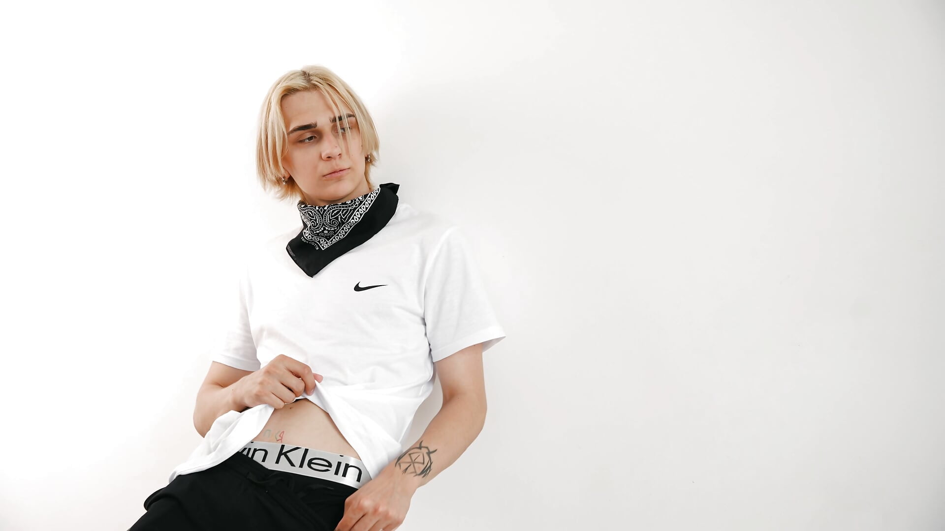 𝘭𝘰𝘰𝘬 𝘢𝘵 𝘮𝘦 - video by LUV_ANGEL cam model