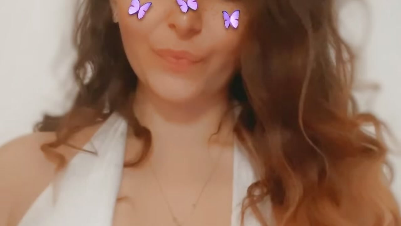 Small but extremely beautiful boobs 😍 - Video von LineaDemie Cam-Model