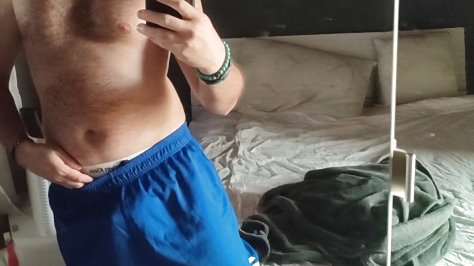 É moscio fatemelo indurire😝🥒－カメラキャストのTheKing966の動画