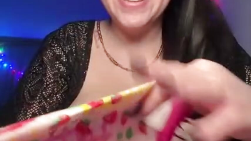 Playing with the nose. Handkerchief, sneezing, runny nose, dildo, picking my nose - فيديو من Evelinia موديل الكام