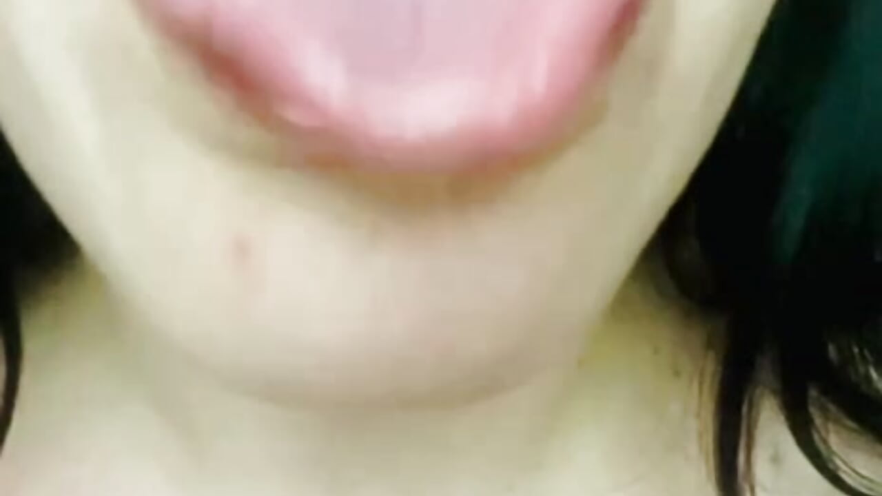 French kiss or sea of ​​drool - video by Evelinia cam model