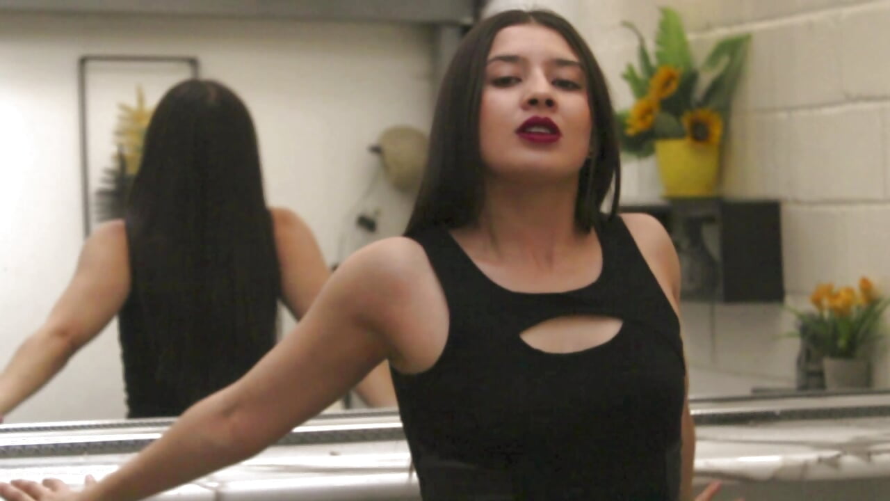 Emma 🖤 - video của người mẫu cam Emma_Lombardi