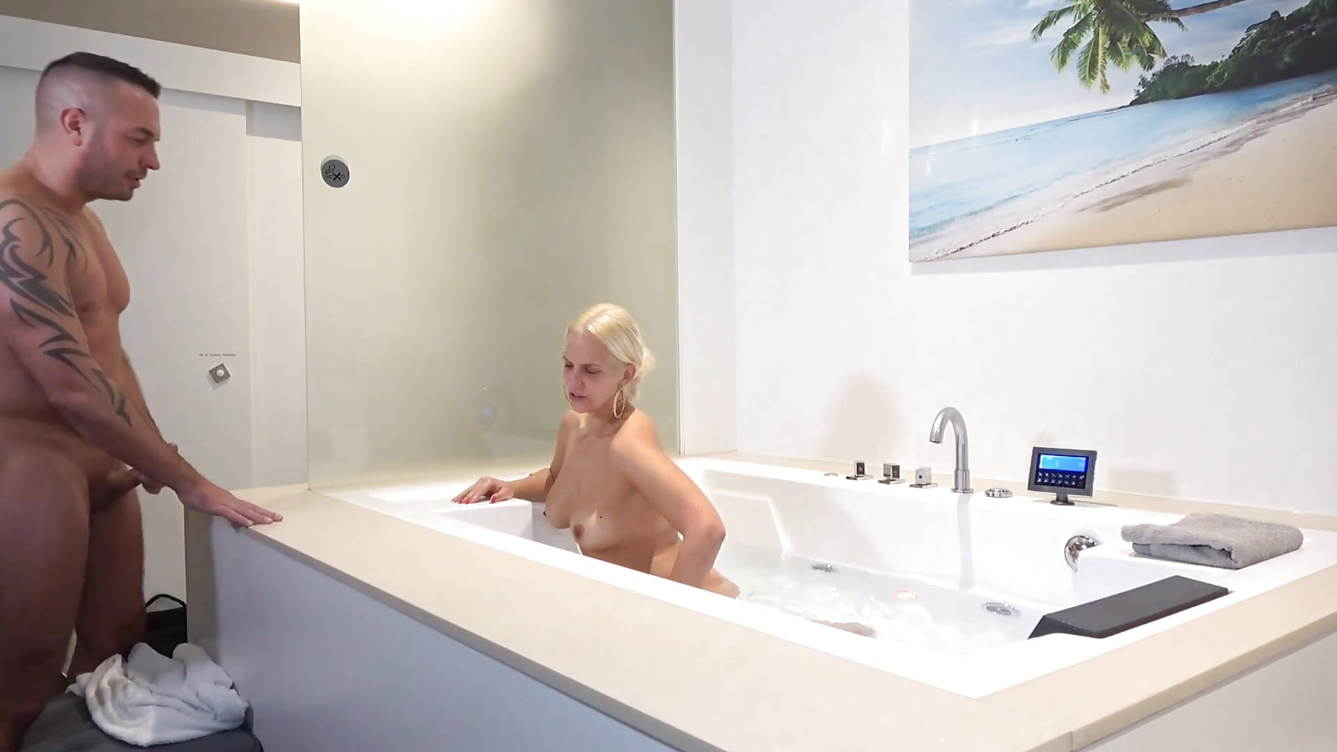 Spanner erwischt und direkt gefickt - video by NiciX-Fetish cam model