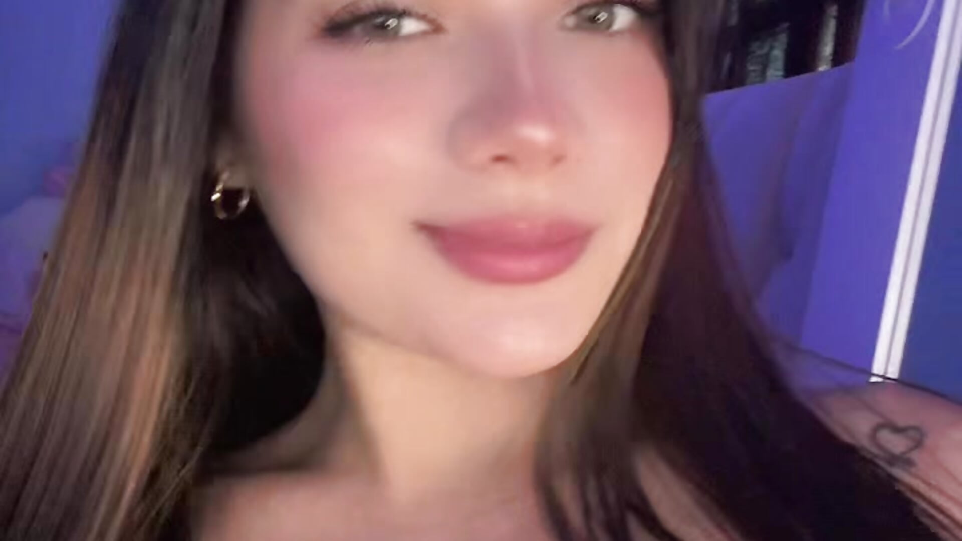 Kiss - Vídeo de KittyKlum, modelo de vídeos