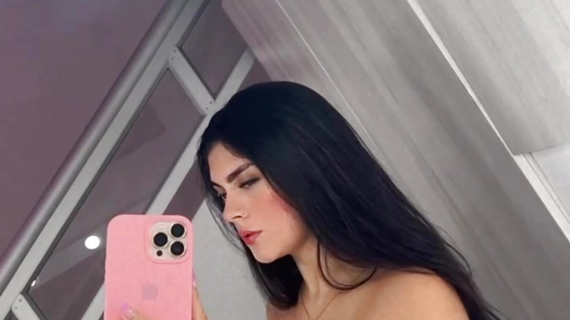 your gilr - video by Amy-Saenz cam model