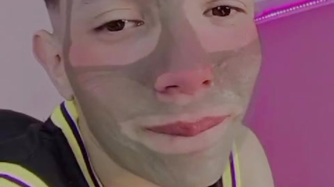 kissesss - βίντεο μοντέλου Im_Alejo