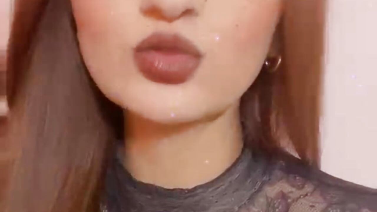 a little kiss😘😈 - mia_lourence 캠 모델의 동영상