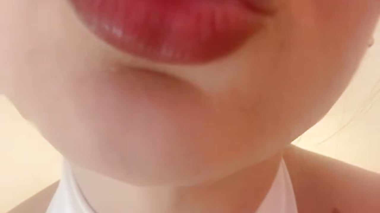 Kiss me your lips