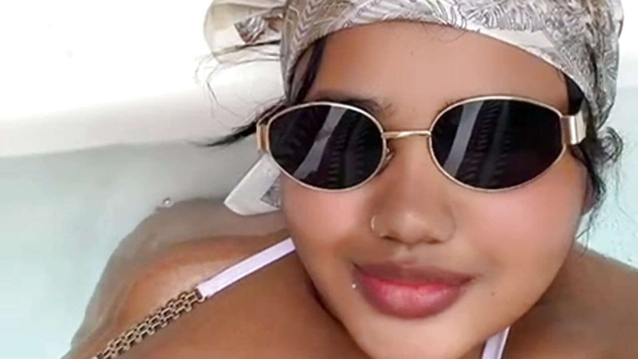 Day of sunshine and happiness - vídeo de la modelo de cam NaomiAsha