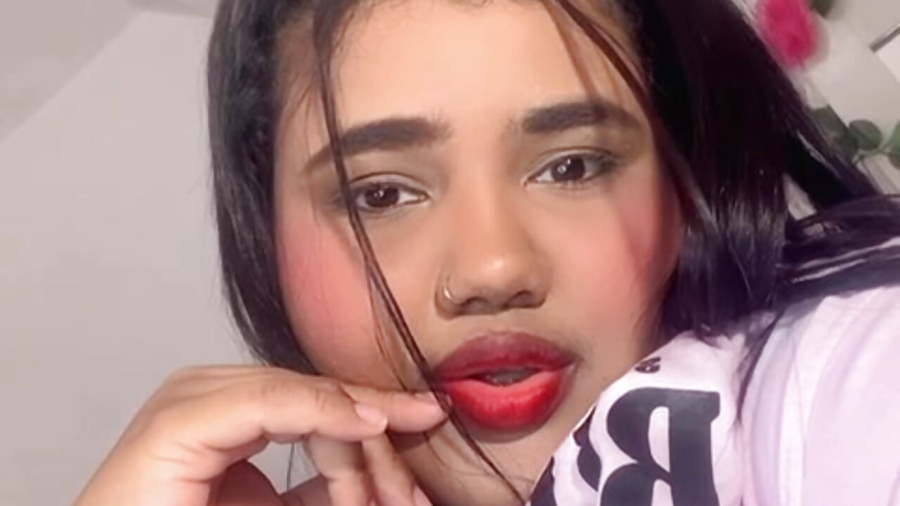 Naomi very pretty - video by NaomiAsha cam model