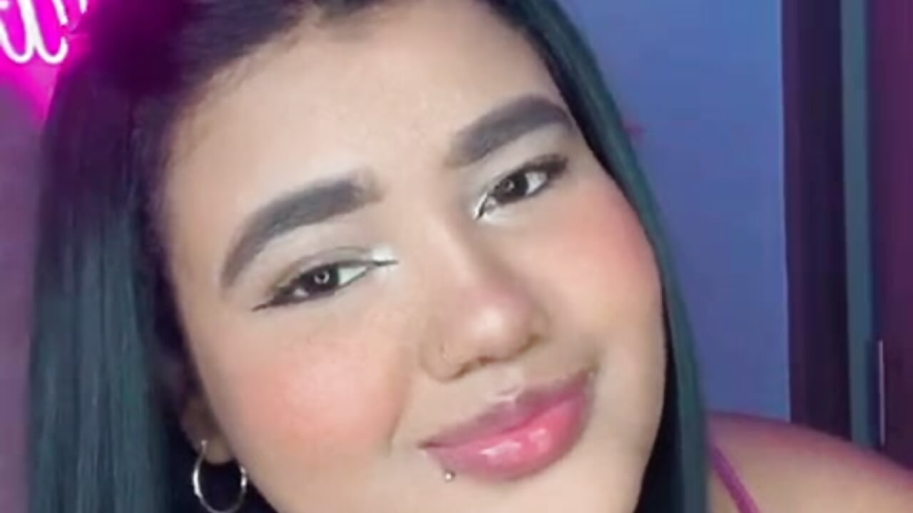 “Sweet on the outside, mischievous on the inside” - video by NaomiAsha cam model