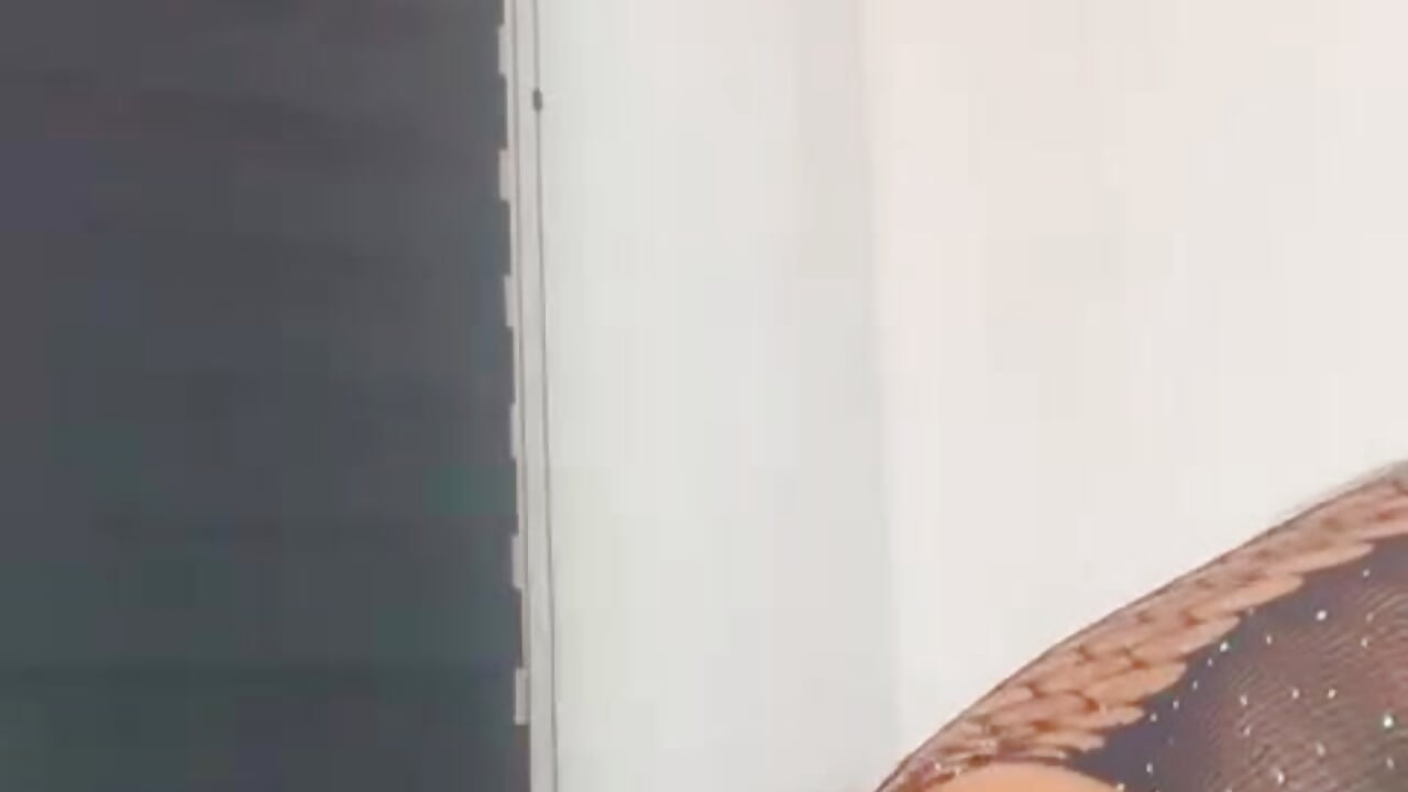 Sexy - video by NaomiAsha cam model