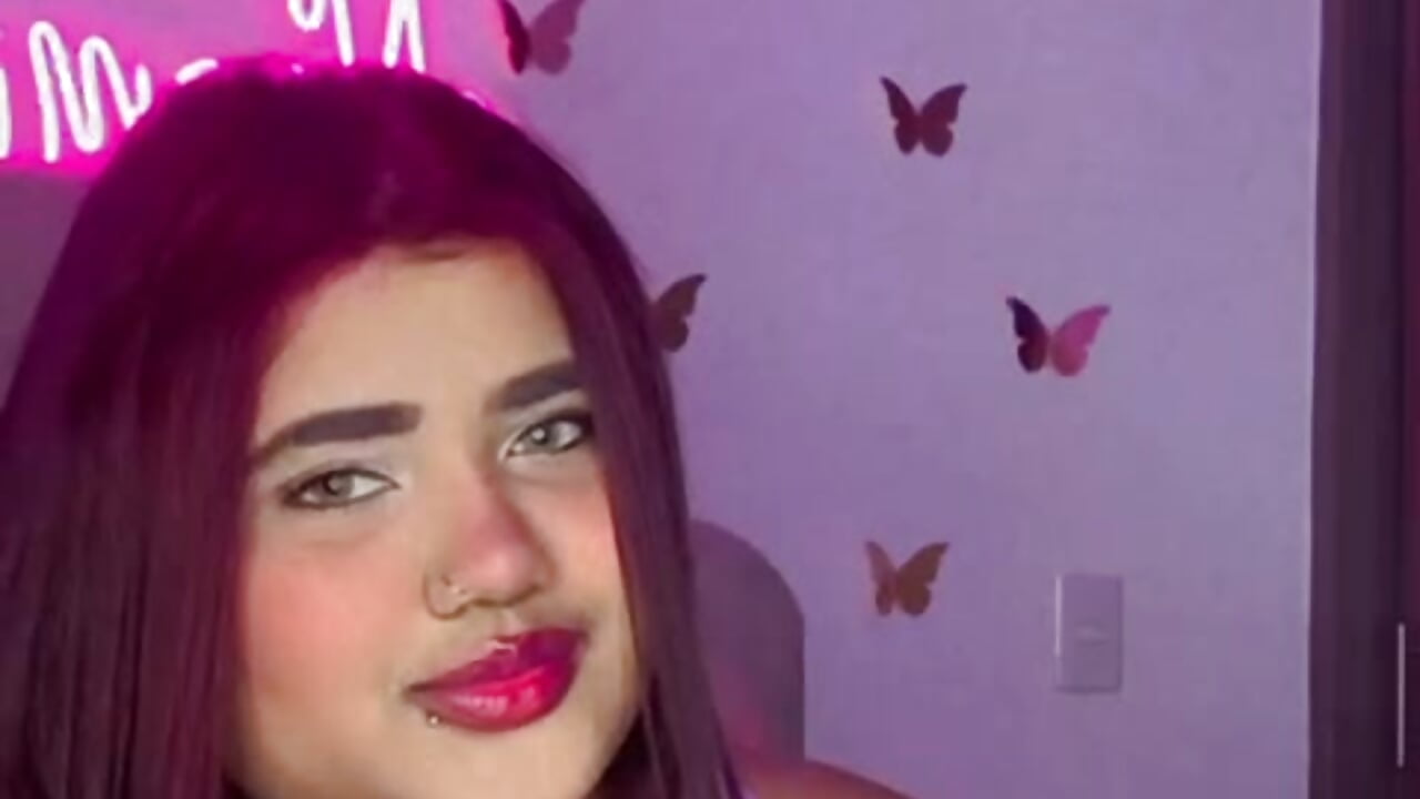 My cute face for you - video by NaomiAsha cam model