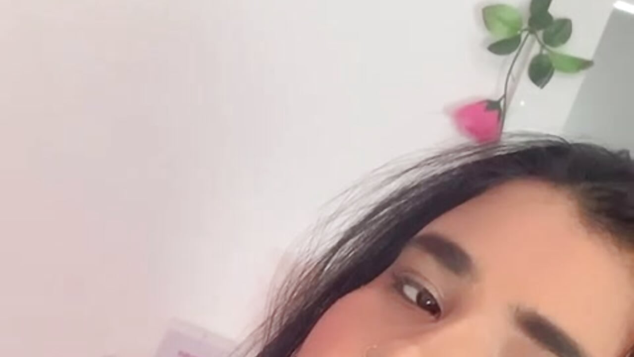 A delicious blowjob - video by NaomiAsha cam model