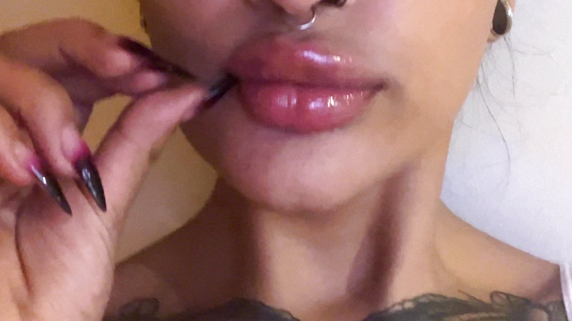 Lips - video by Sweet-bunny1 cam model