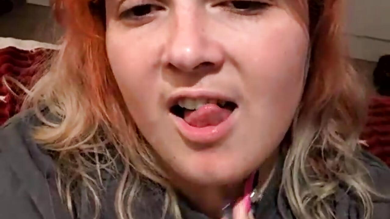 SLAP MY FRENCH BITCH FACE OUI OUI BAGUETTE - vidéo du modèle de showcams LadyRochester