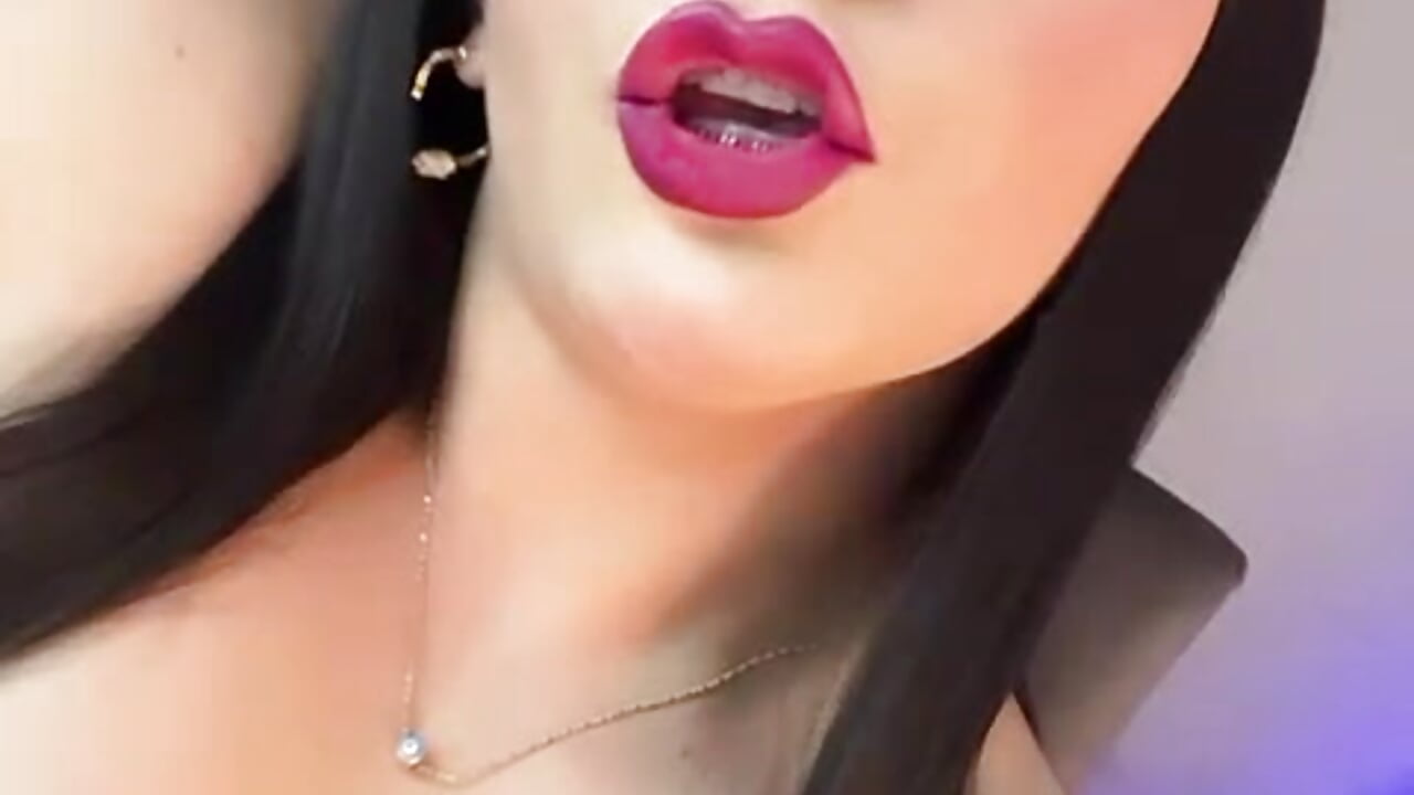 LITTLE SLUTT - video by GODDESS_EVANS cam model