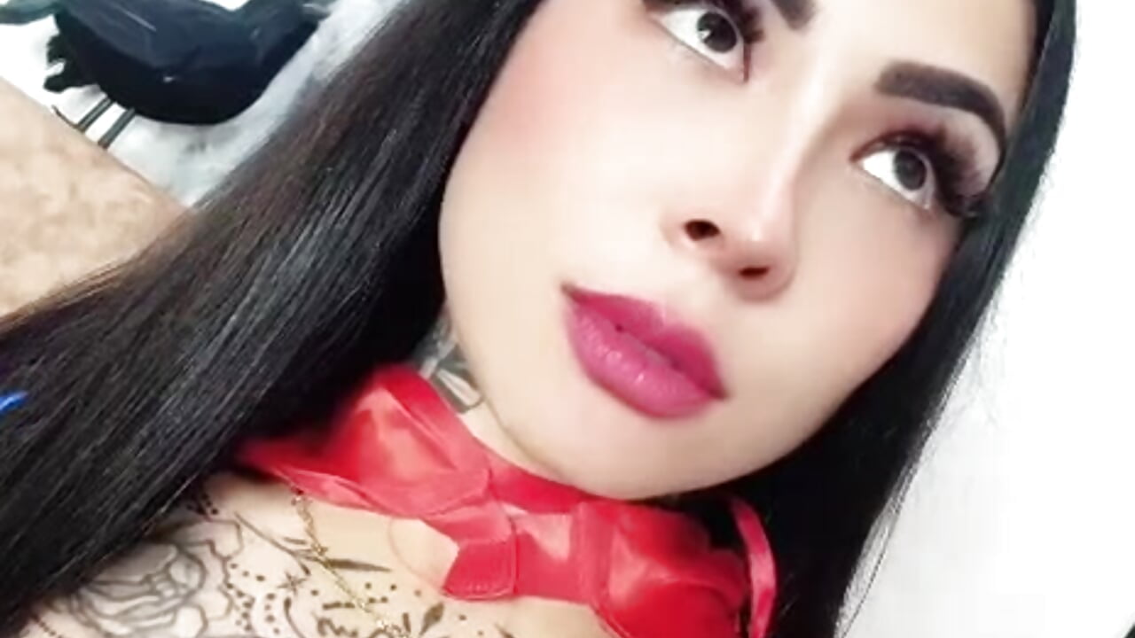 Let’s eat from the apple of sin🍎👑 - EmiliMontero adlı kamera modelinin videosu