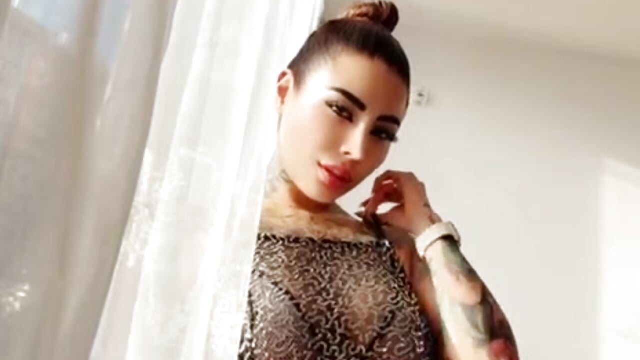 I can be the woman you desire, elegant and beautiful for you - video by EmiliMontero cam model