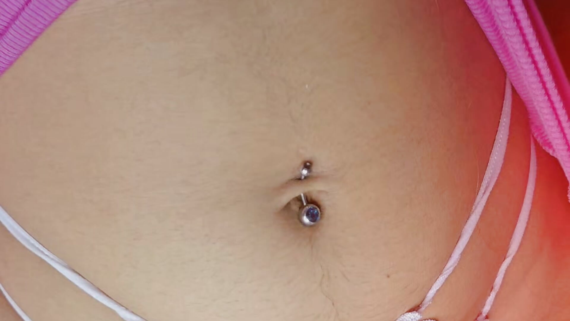 ✨ Fresh Belly Piercing ✨ Just got it done! 💎 What do you think? 😘 – video af Liyana_Exclusive cam-model