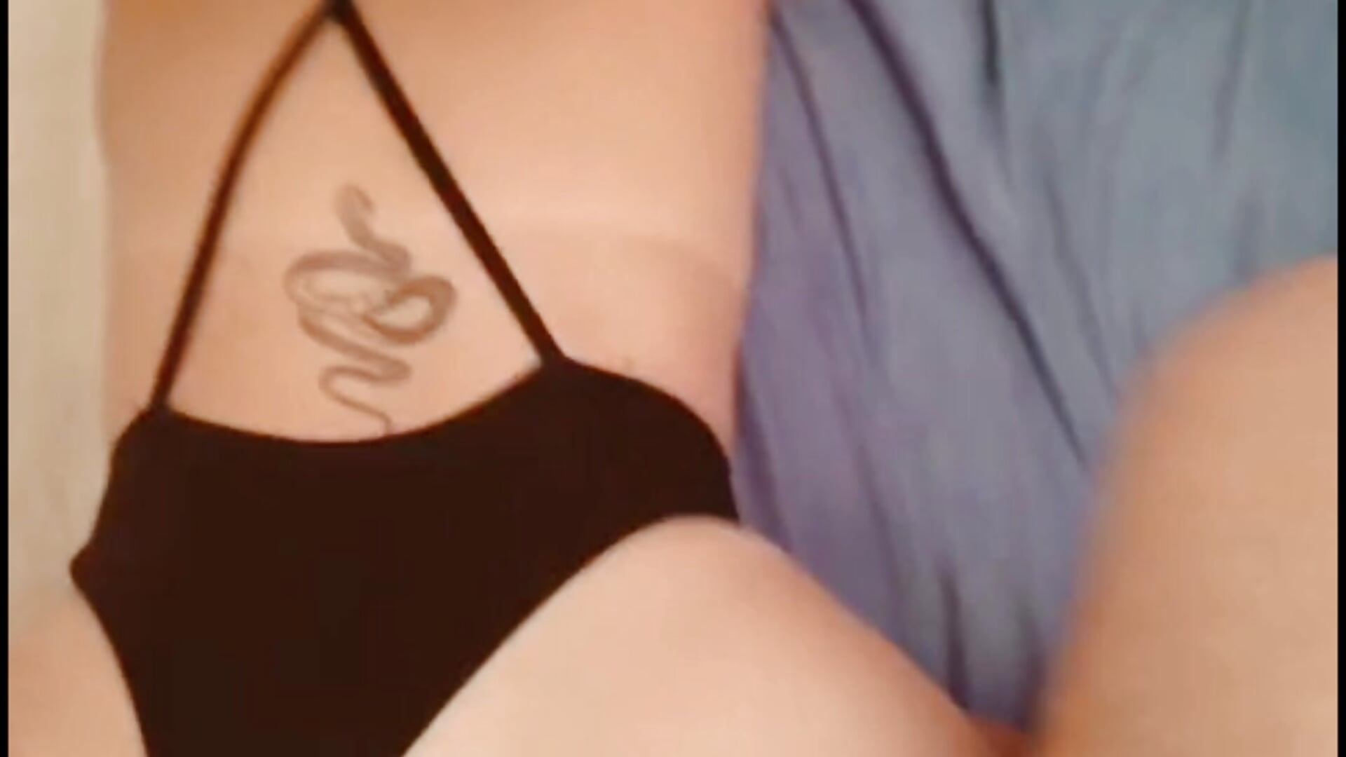 DE 4 (LONGO) — filmik buenocouple, modela(-lki) na kamerkach