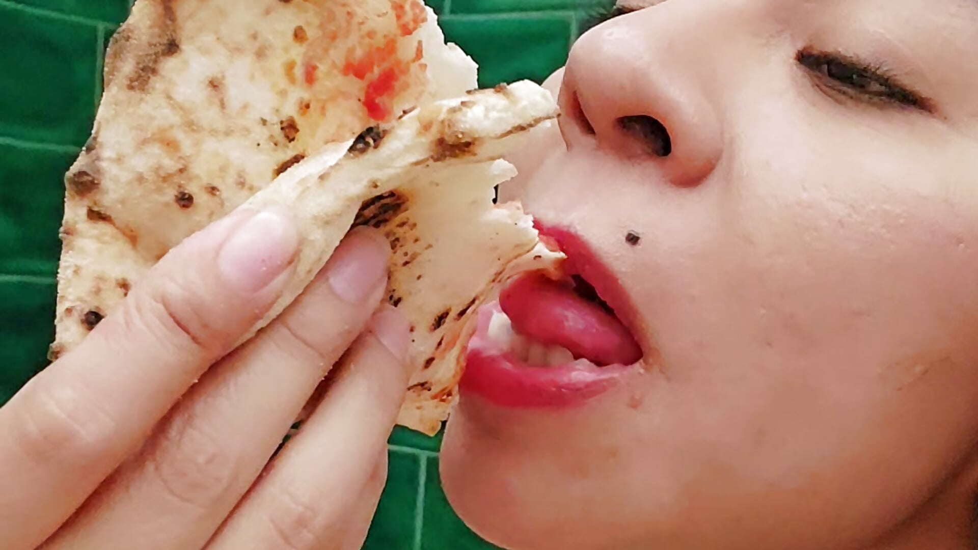 Pizza Margarita Da Michele Napoli - video av Sumaq_moon cam-modell