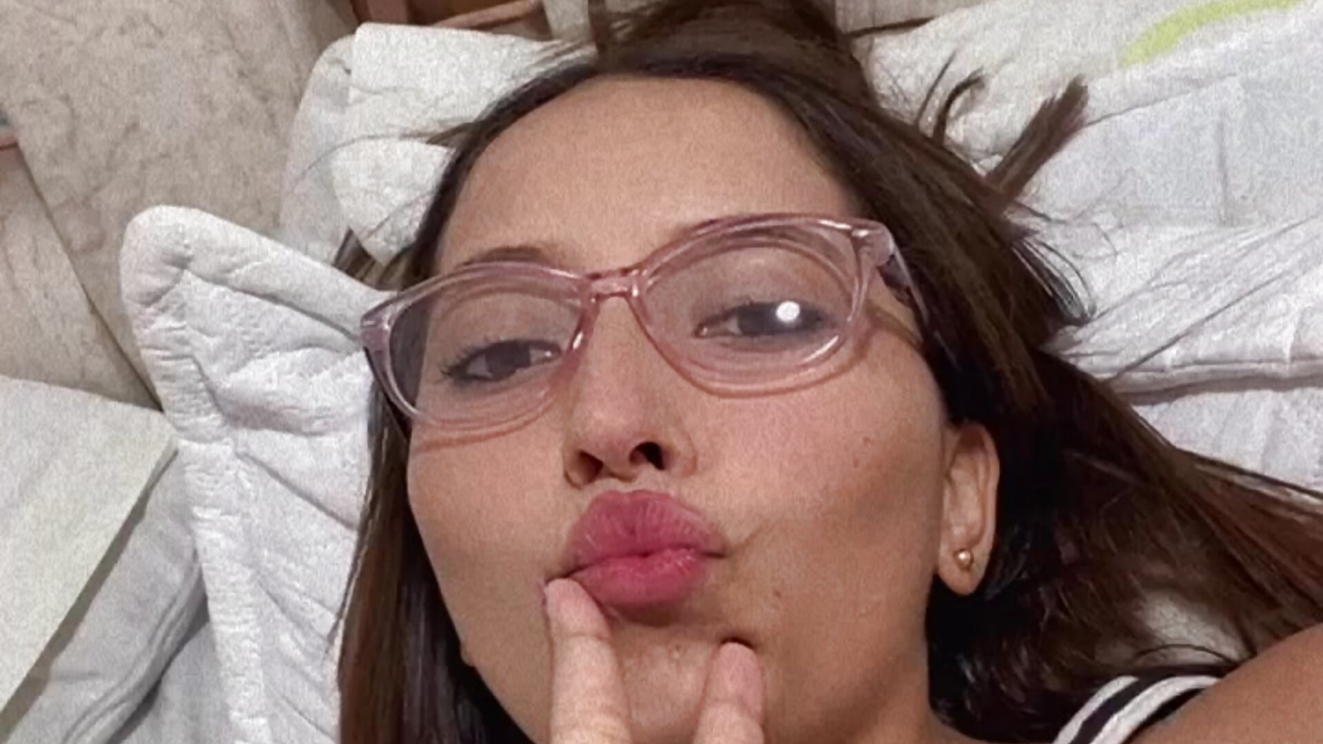 Kiss for you🥵 - video by Penelope-Hot cam model