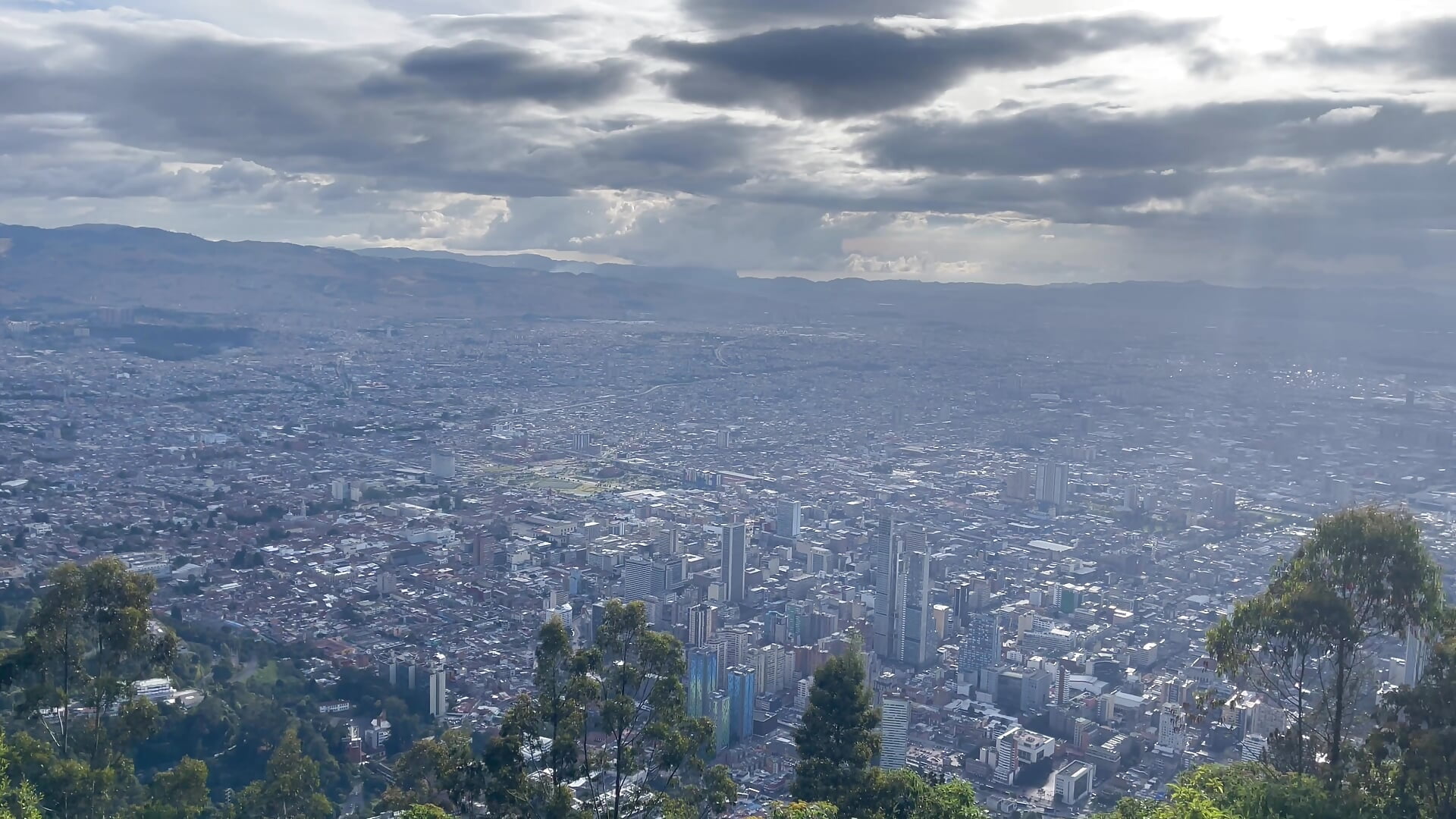✨ Fun facts about Bogotá and a little more... 😉📜 - video oleh Andy_gray kamera model