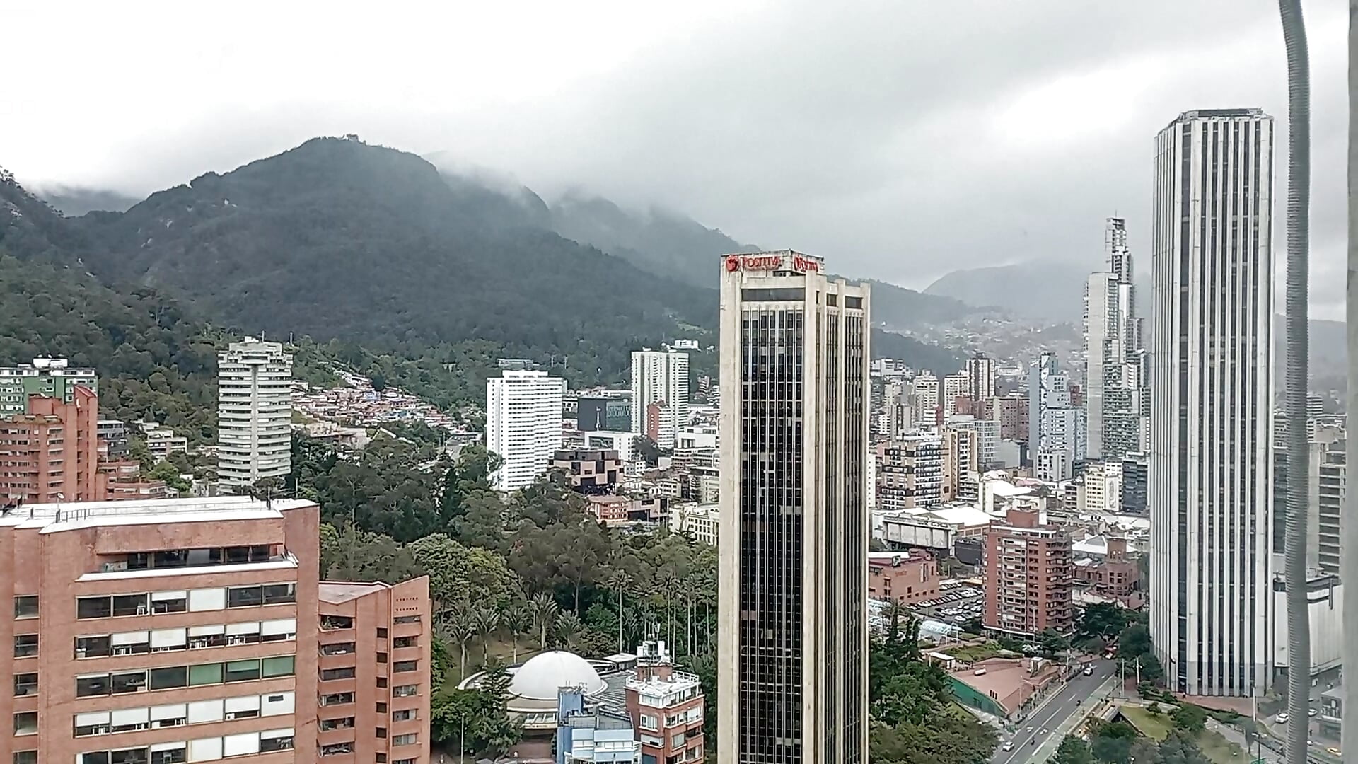 THE VIEW OF BOGOTA COLOMBIA 🌇 - فيديو من Andy_gray موديل الكام
