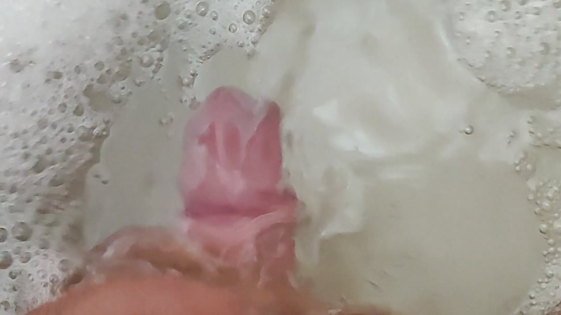 Fac laba in baie de spuma - video by badguylaba cam model