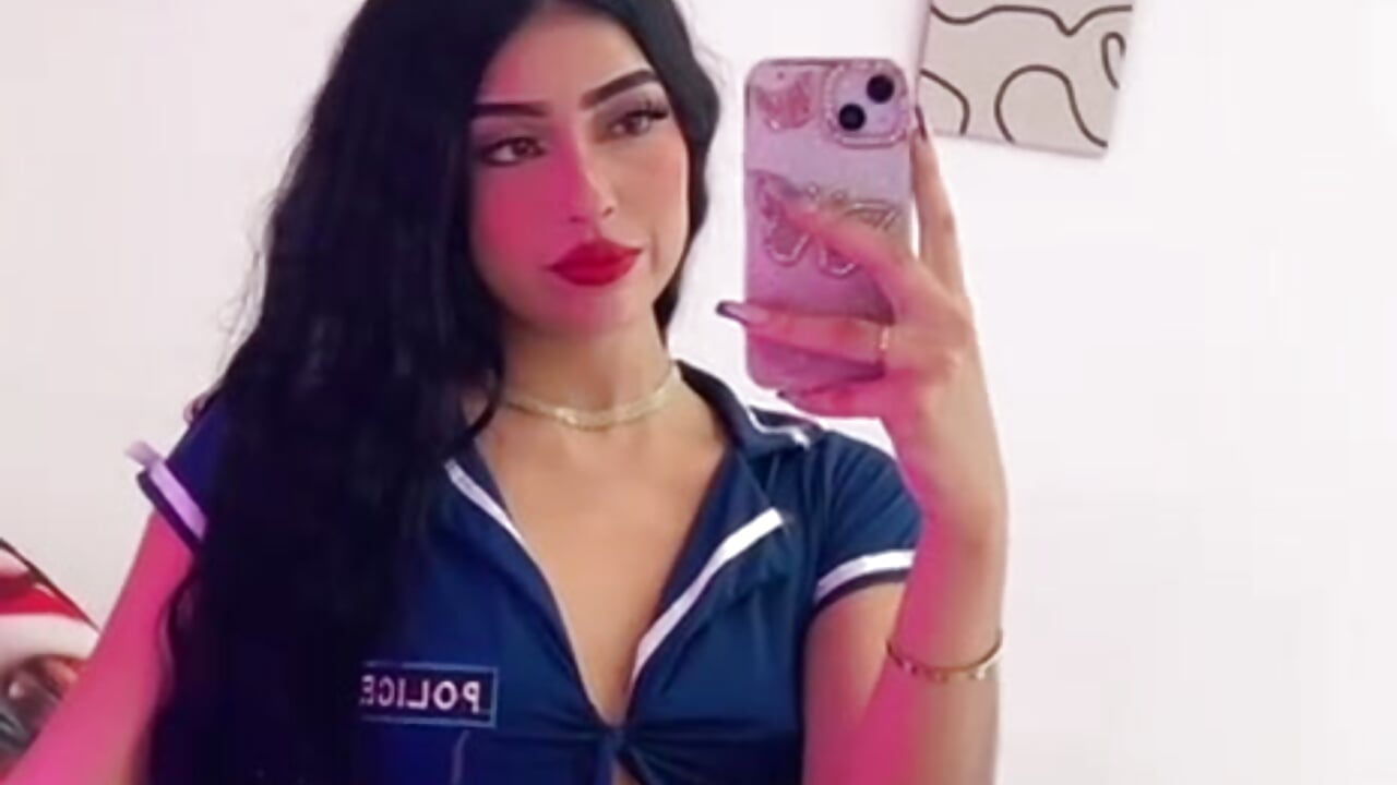 Stay... I promise to turn up the heat.😈－カメラキャストのMia-Monroeの動画