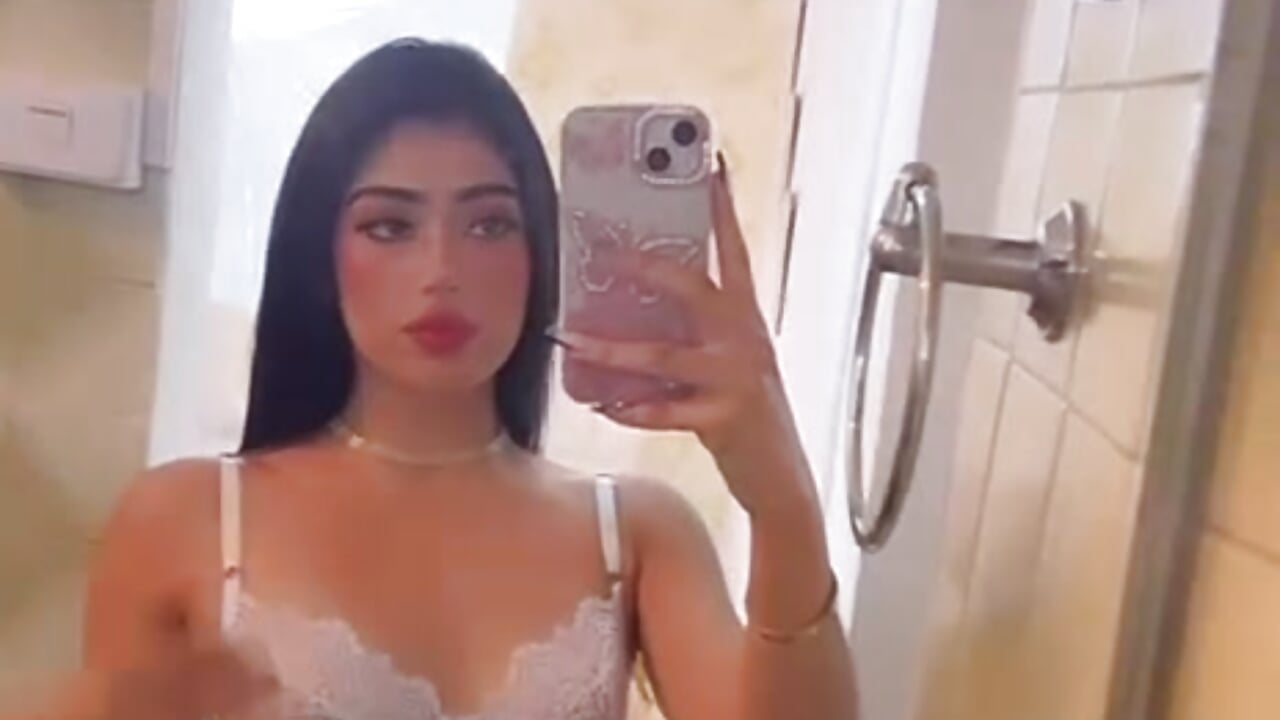 Let me be your favorite temptation.😉😏－カメラキャストのMia-Monroeの動画