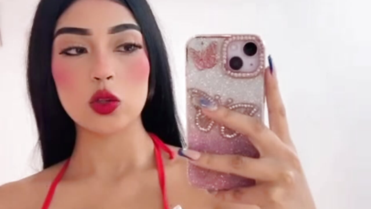 Forbidden things always look better.😏🔥－カメラキャストのMia-Monroeの動画