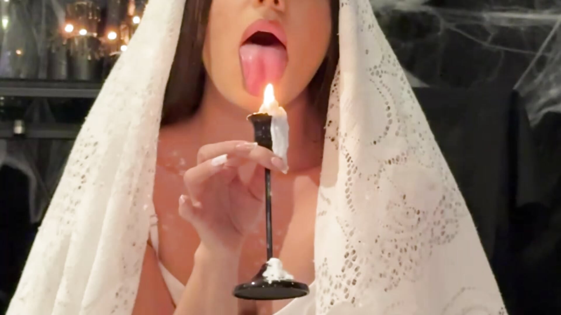 Happy Halloween 🎃 – video od webkamerové modelky AbyThompson