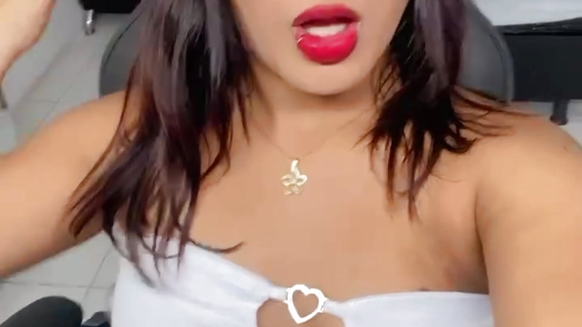 👋🏽🤍